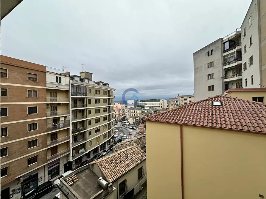 Immagine 1 di Quadrilocale in vendita  in piazza Osservanza 4 a Catanzaro