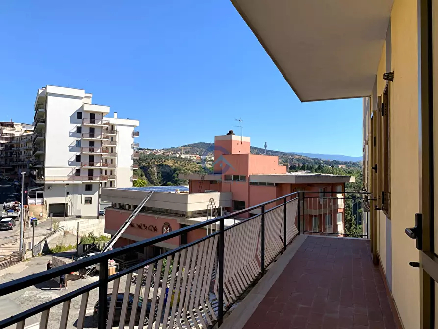 Immagine 3 di Pentalocale in vendita  in Viale dei Normanni 135 a Catanzaro