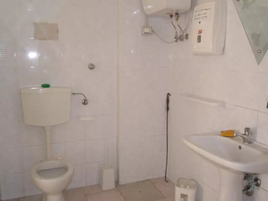 Immagine 5 di Capannone industriale in affitto  a Catanzaro