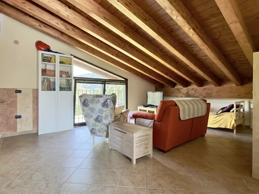 Immagine 19 di Quadrilocale in vendita  a Nave