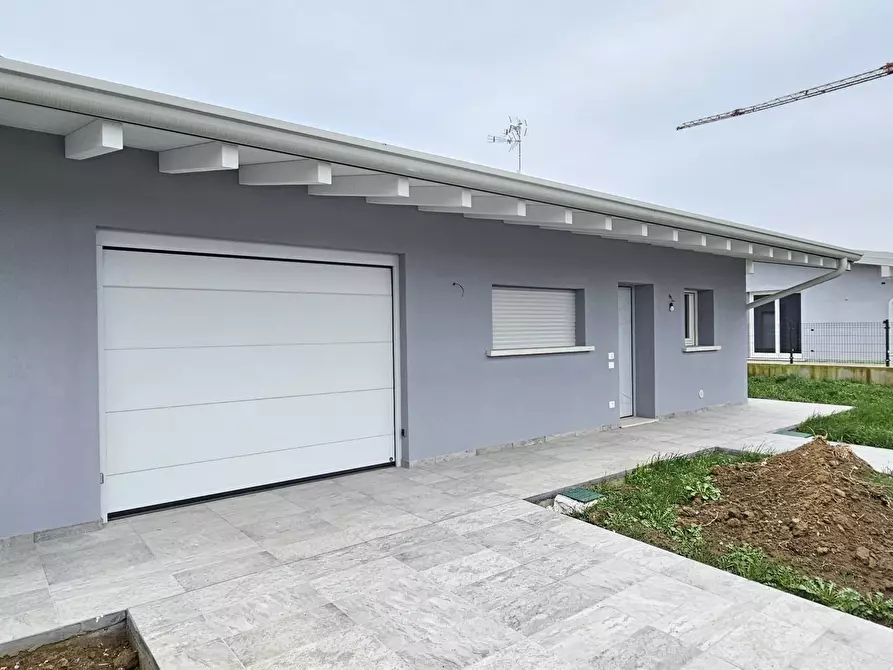 Immagine 4 di Casa trifamiliare in vendita  a Montirone