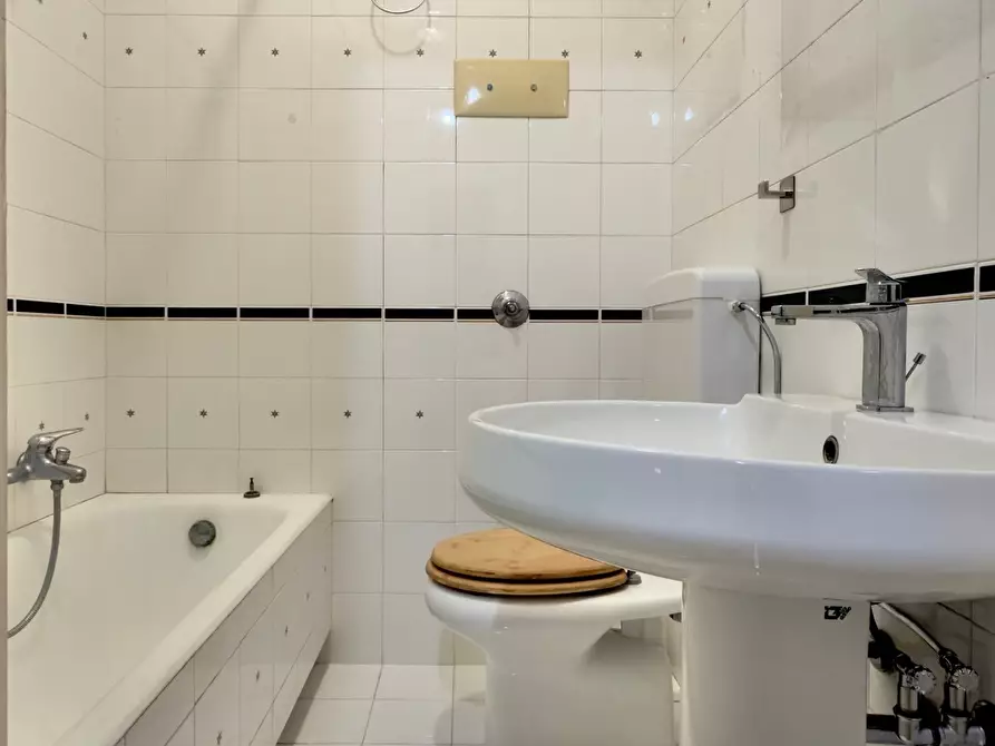 Immagine 22 di Quadrilocale in vendita  in Viale Venezia 170 a Brescia