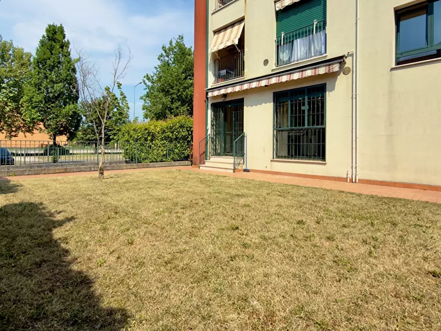 Immagine 3 di Trilocale in vendita  in Viale Sandro Pertini a San Zeno Naviglio