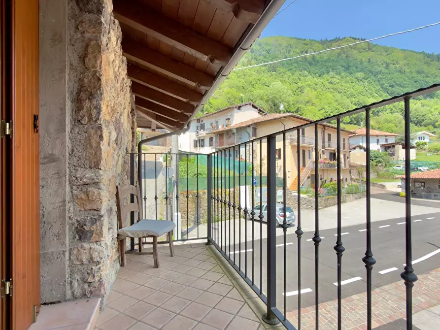 Immagine 12 di Porzione di casa in vendita  in Via Navono 1 a Pertica Alta