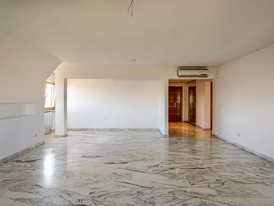 Immagine 6 di Trilocale in vendita  in Via Pietro Mascagni a Roma