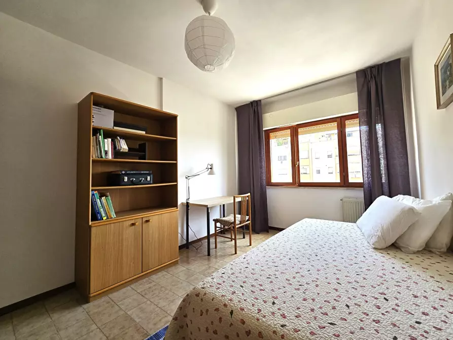 Immagine 2 di Stanza singola in affitto  in Viale Lina Cavalieri 103 a Roma