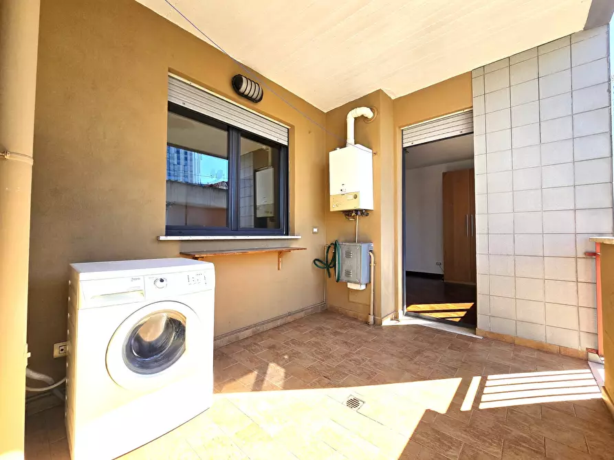 Immagine 32 di Trilocale in affitto  in Viale Avignone 93 a Roma