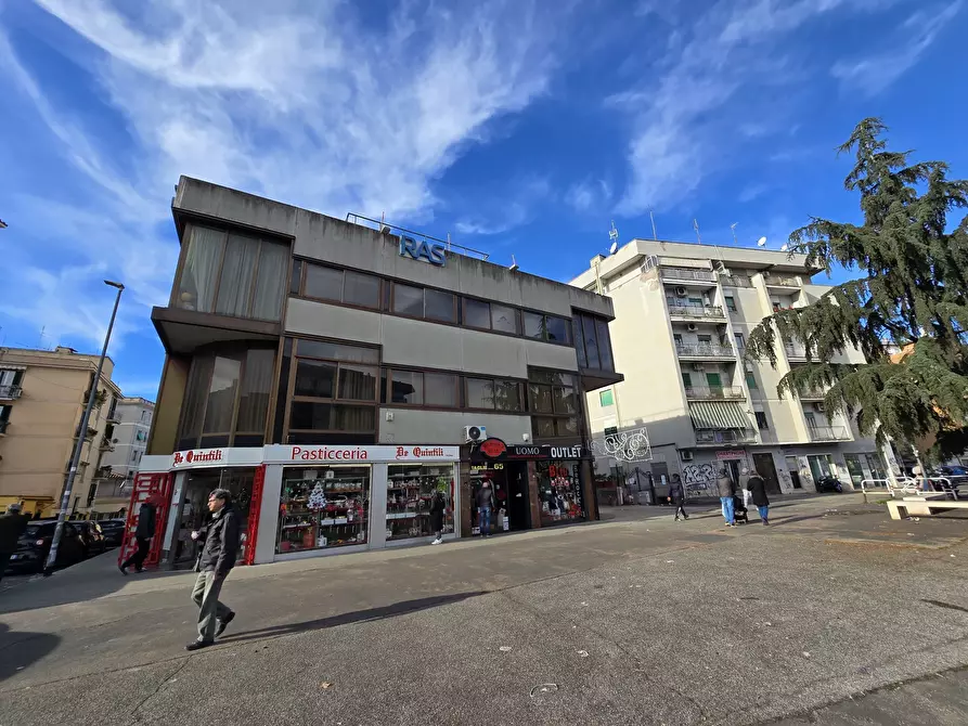 Immagine 14 di Palazzo in vendita  in Via degli Abeti 29 a Roma