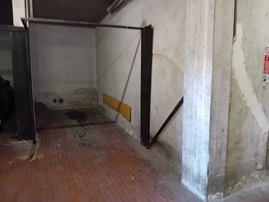 Immagine 4 di Garage in affitto  in Via Dino Frescobaldi a Roma