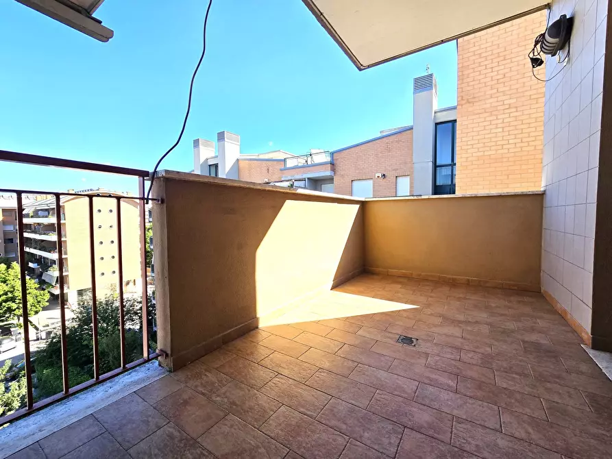 Immagine 18 di Trilocale in affitto  in Viale Avignone 93 a Roma