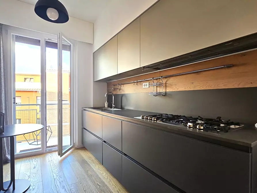 Immagine 8 di Trilocale in affitto  in Via Capo Miseno 6 a Roma