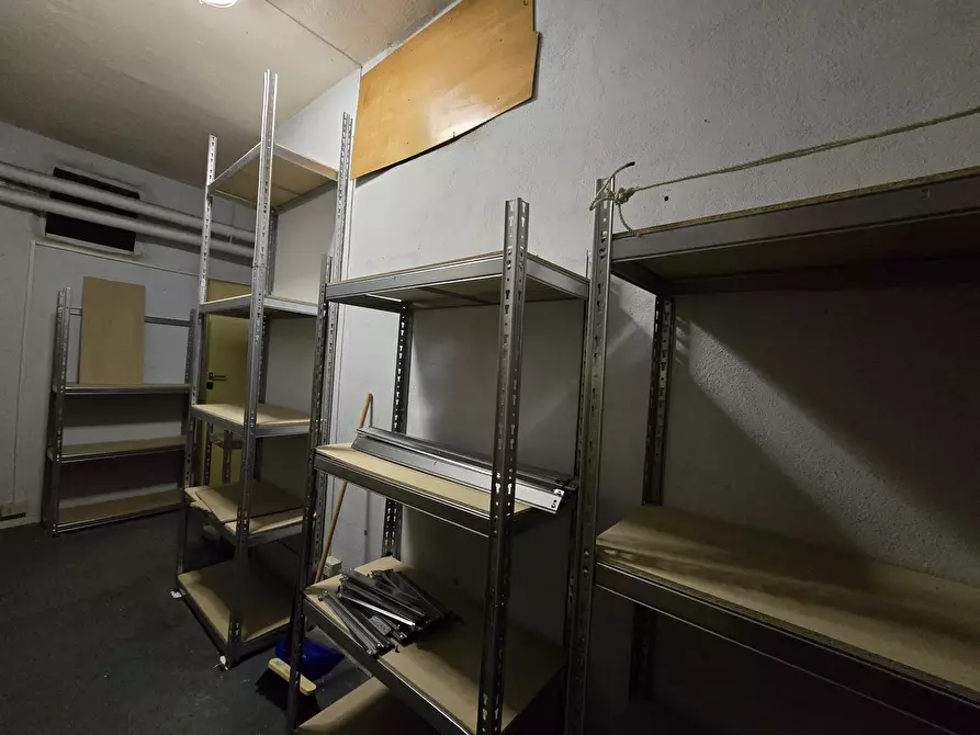 Immagine 11 di Magazzino in vendita  in Via Emilio de Marchi 21 a Roma