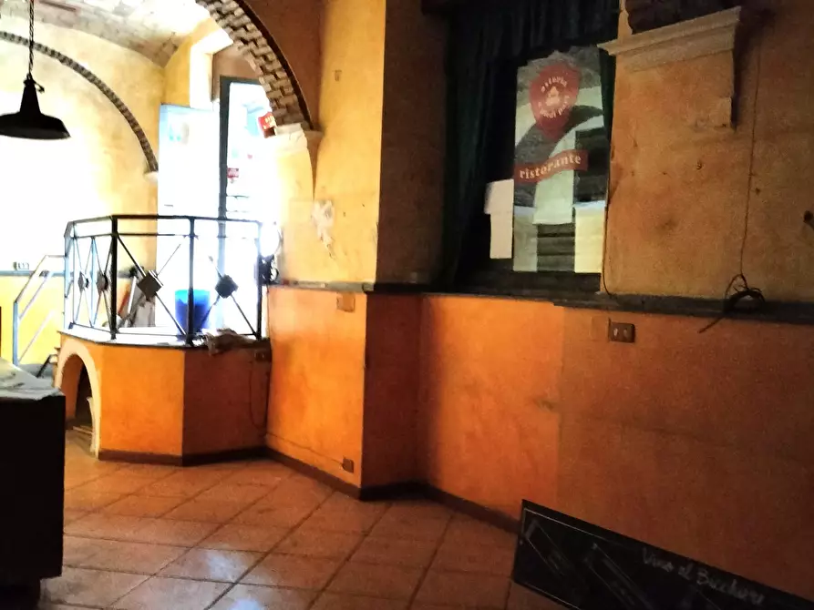 Immagine 9 di Locale commerciale in affitto  in via dei volsci a Roma