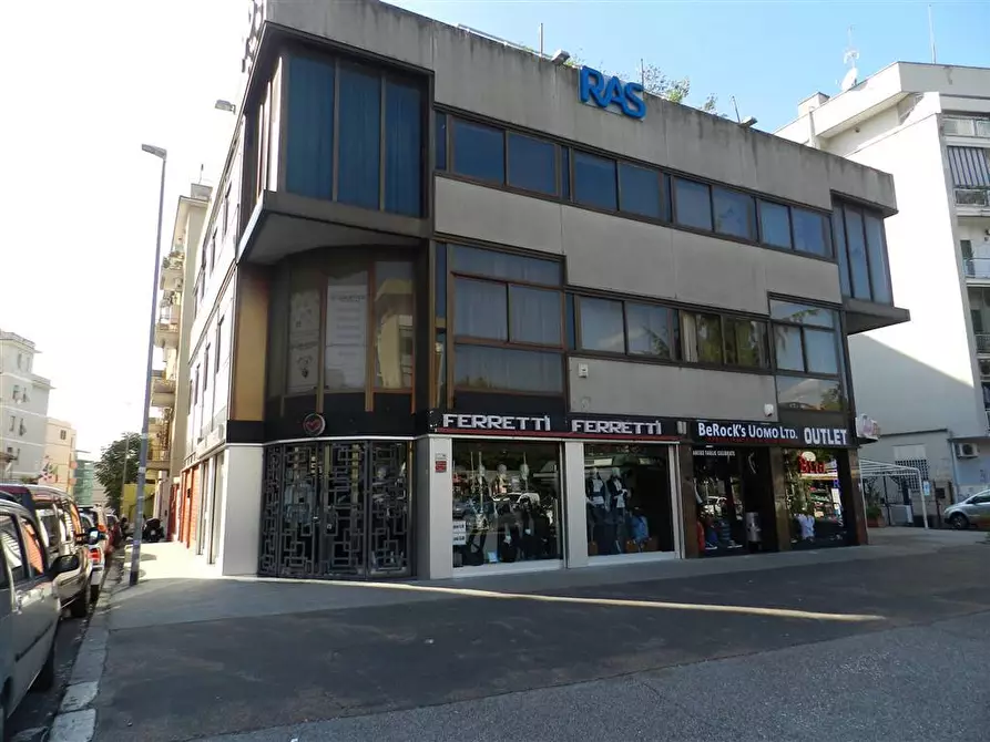 Immagine 3 di Ufficio in affitto  in via degli abeti 29 a Roma