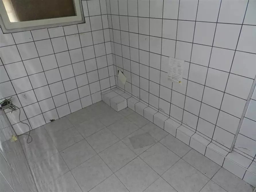 Immagine 7 di Locale commerciale in affitto  in Via dei Castani a Roma