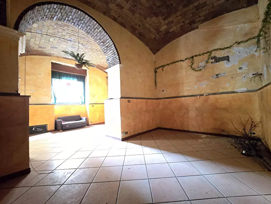 Immagine 10 di Locale commerciale in affitto  in Via dei Volsci 105 a Roma