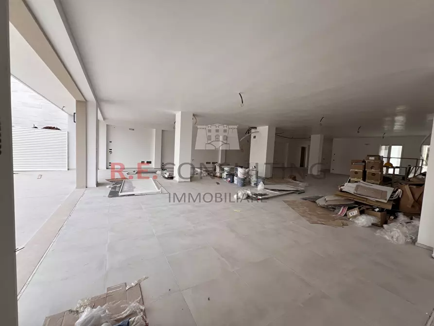 Immagine 6 di Attività commerciale in vendita  in Via Giuseppe Toniolo 4P a Martina Franca