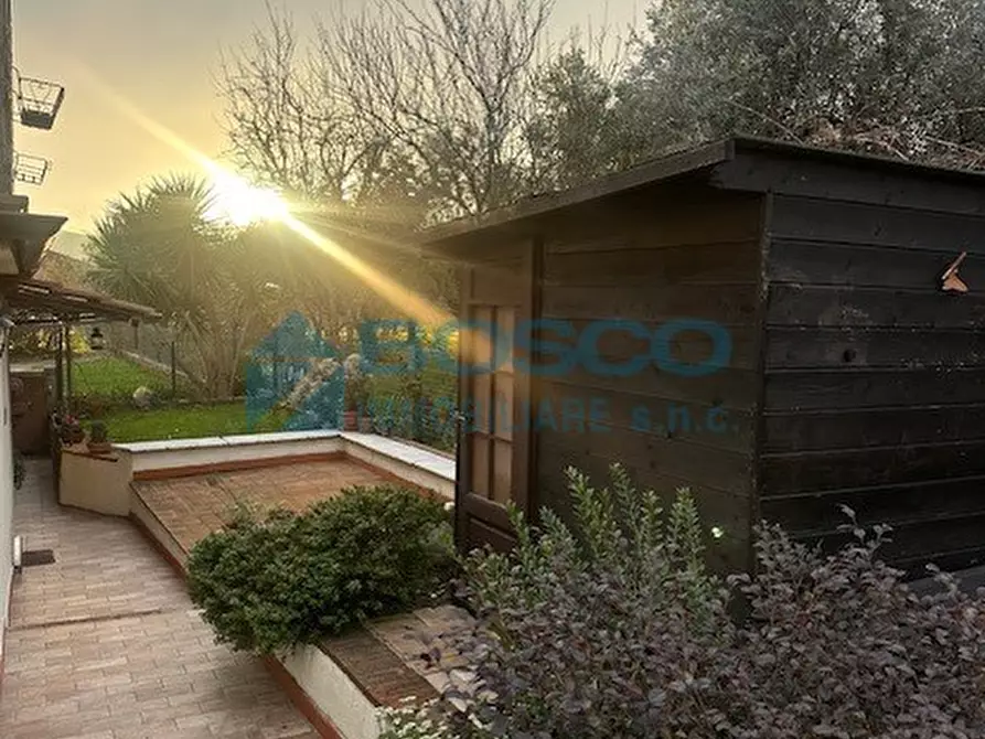 Immagine 10 di Casa bifamiliare in vendita  in Via Canale a Castelnuovo Magra