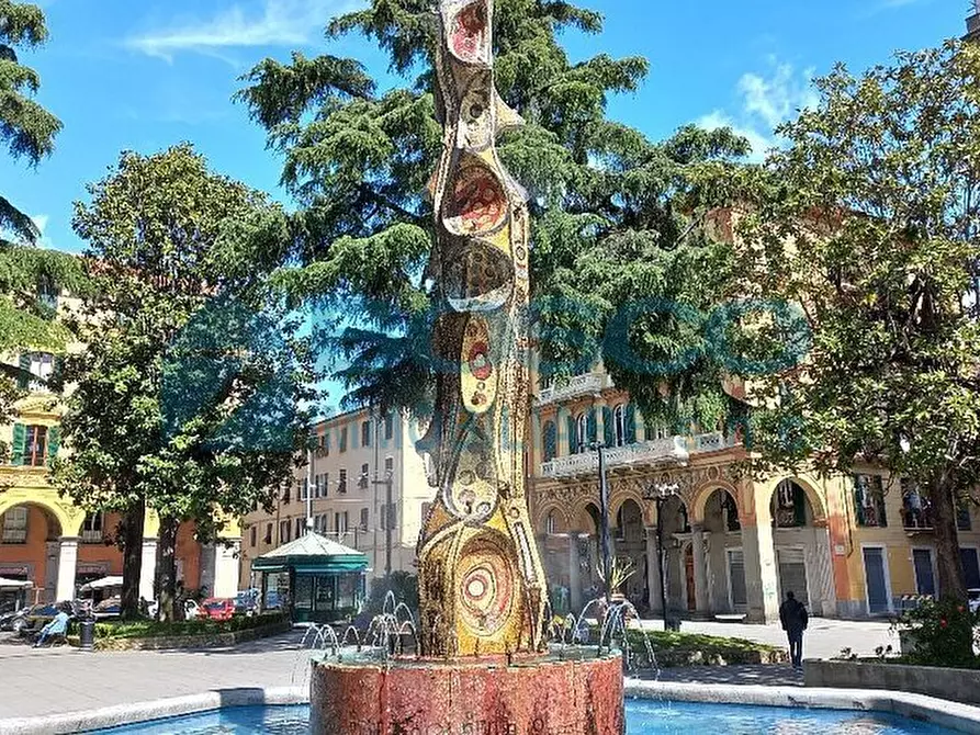 Immagine 1 di Pentalocale in vendita  in Piazza Benedetto Brin 5 a La Spezia