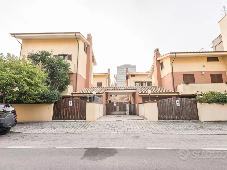 Immagine 2 di Villa in vendita  a Pescara