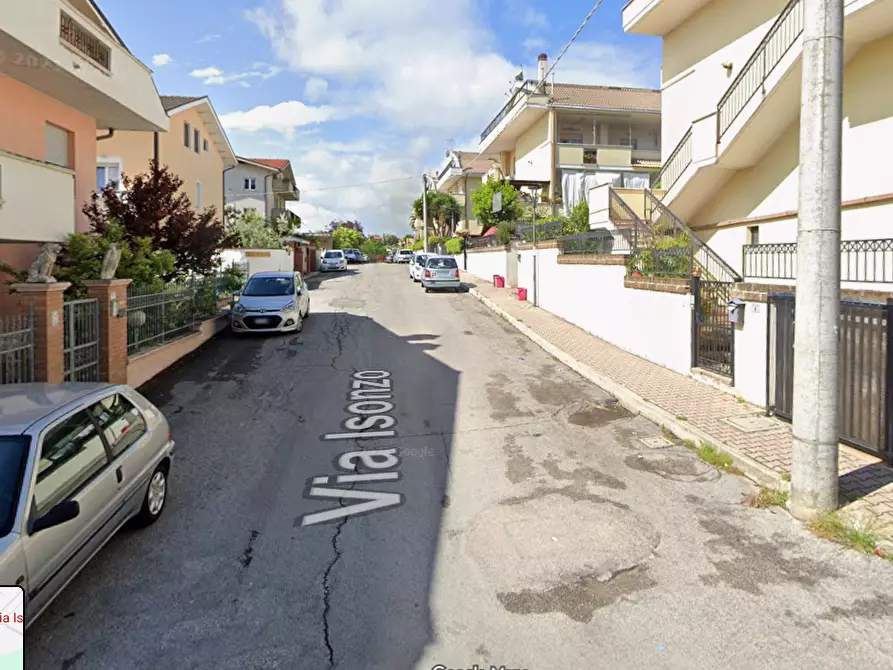 Immagine 1 di Villa in affitto  a Pescara