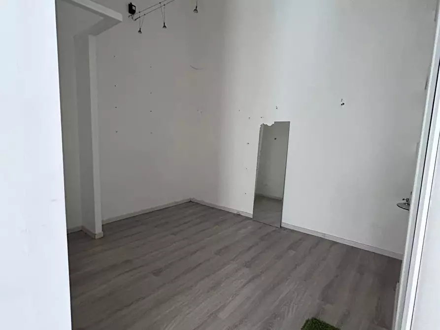 Immagine 10 di Locale commerciale in vendita  a Pescara