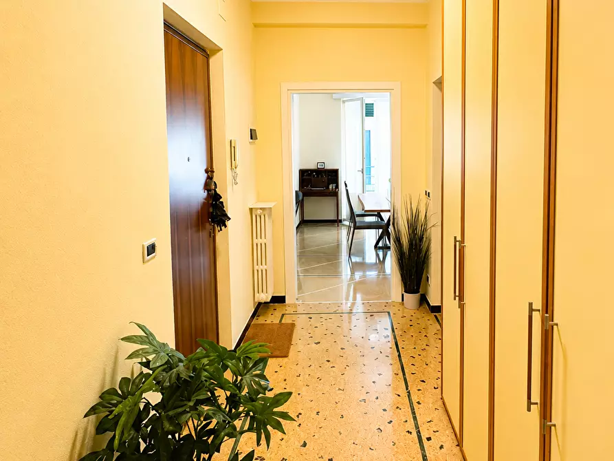 Immagine 9 di Trilocale in vendita  a Rapallo