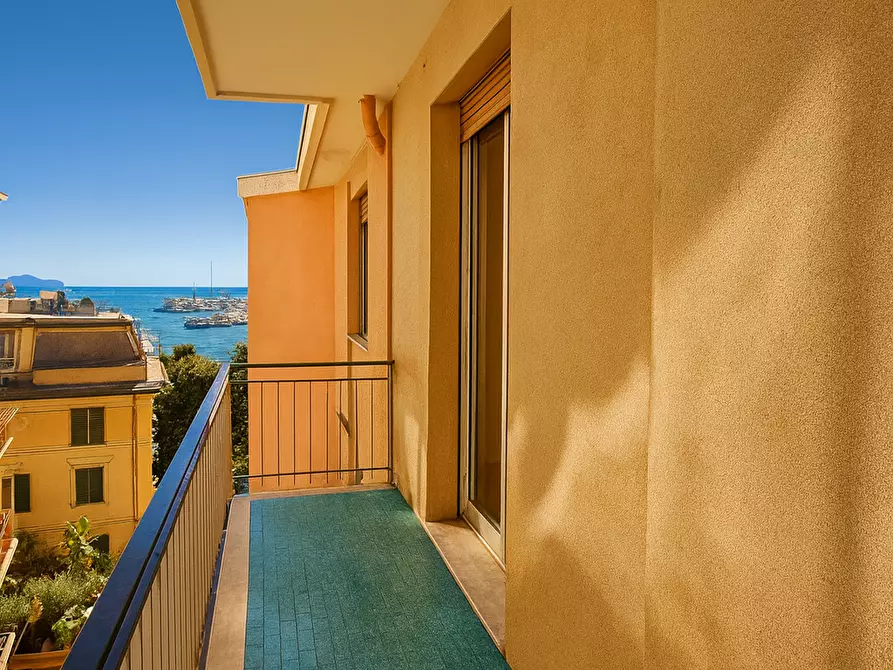 Immagine 6 di Trilocale in vendita  a Rapallo