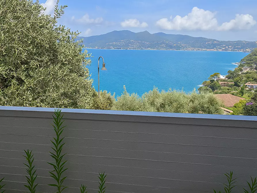 Immagine 12 di Trilocale in vendita  in Via Solari e Queirolo 6 a Zoagli