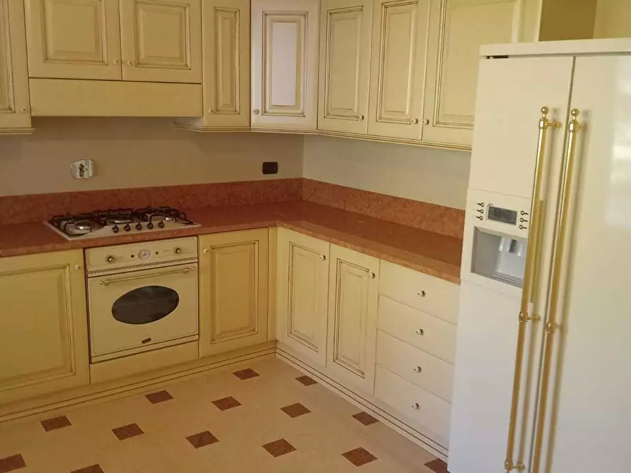 Immagine 68 di Pentalocale in vendita  in Strada Milius - Ronsaglia 14 a Moncalieri