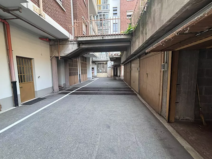 Immagine 17 di Garage in vendita  in Via Albenga 22 a Torino