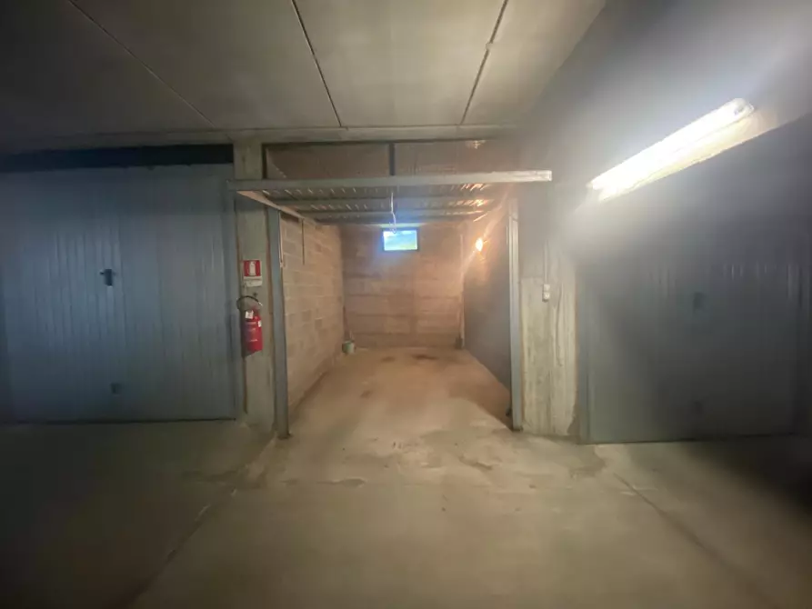 Immagine 5 di Garage in vendita  in via Tornafol a Chatillon