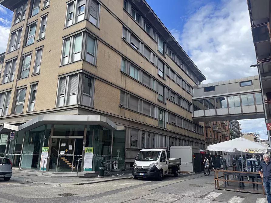 Immagine 8 di Locale commerciale in vendita  in Via Cellini 7C a Torino