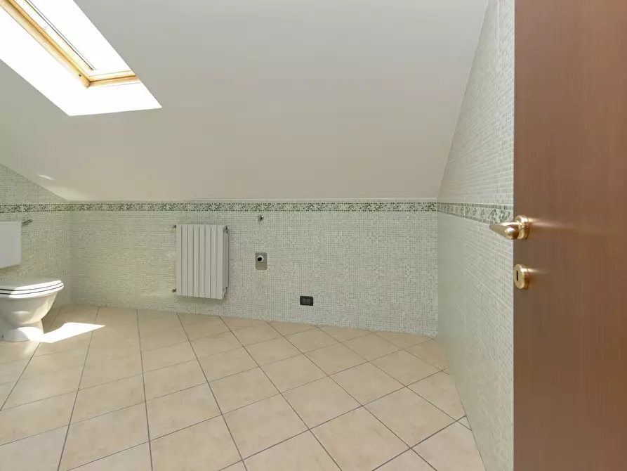 Immagine 25 di Mansarda in vendita  in Via Tirreno 155 a Torino