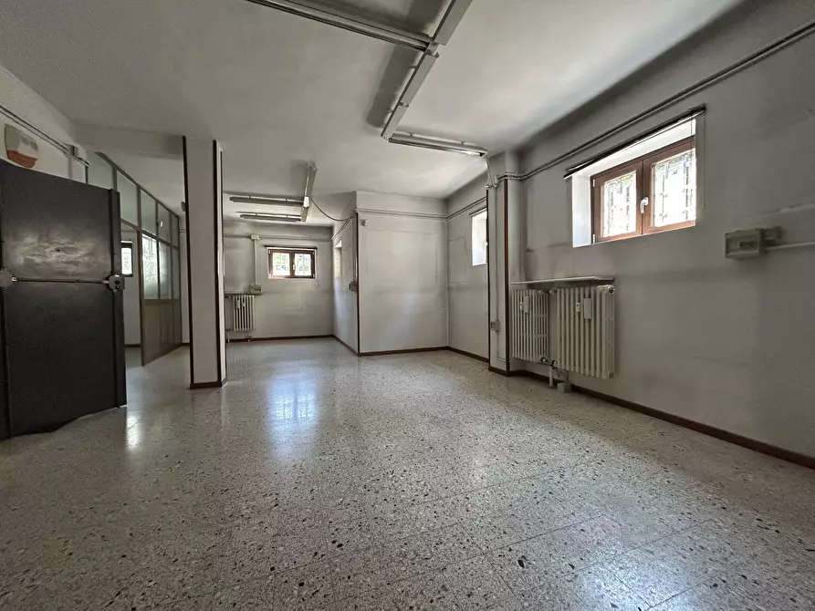 Immagine 18 di Locale commerciale in affitto  in Via Pietrino Belli 65 a Torino