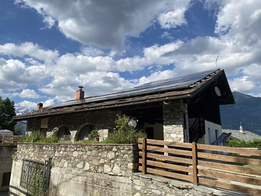 Immagine 1 di Villa in vendita  in Frazione Excenex a Aosta