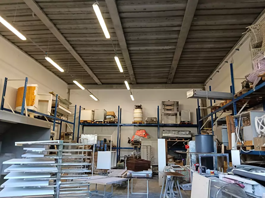 Immagine 9 di Attività artigianale in vendita  a Vicopisano