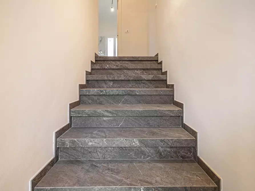 Immagine 13 di Villa in vendita  a Cascina