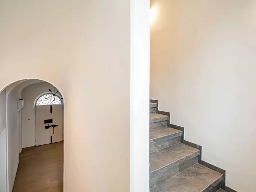 Immagine 14 di Villa in vendita  a Cascina