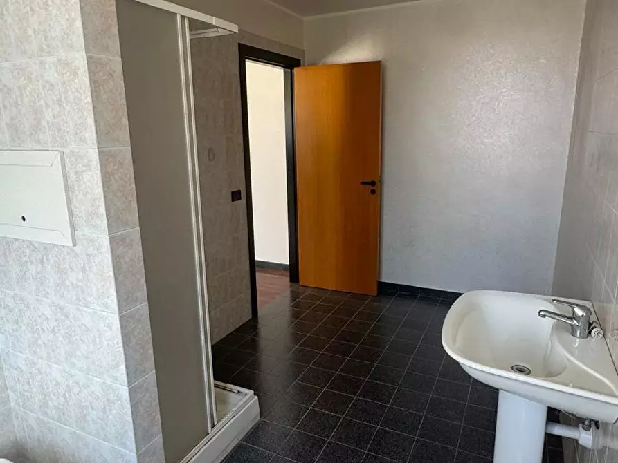 Immagine 21 di Trilocale in vendita  in Via Fratelli Bandiera a Monopoli