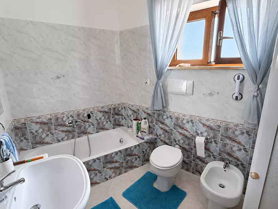Immagine 11 di Trilocale in vendita  in Via Carlo Poerio 35 a Castellana Grotte