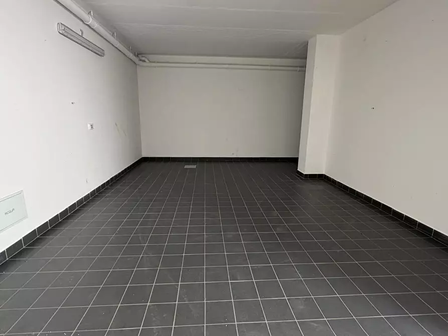Immagine 3 di Garage in vendita  in Via Cappuccini 154/D a Monopoli