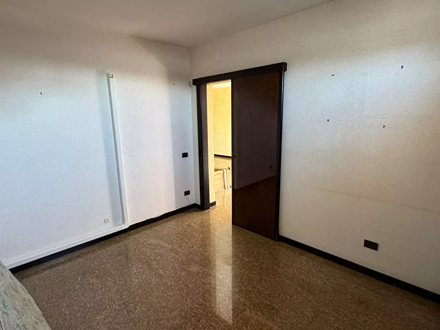 Immagine 12 di Quadrilocale in vendita  in Via Ugo Foscolo Poeta a Monopoli