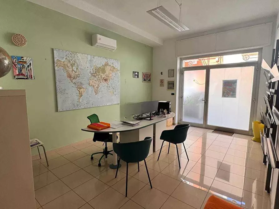 Immagine 4 di Locale commerciale in vendita  in via roma a Monopoli