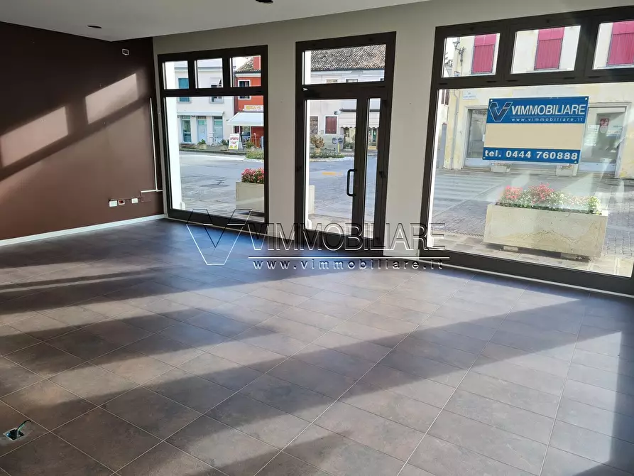 Immagine 8 di Locale commerciale in vendita  in via Carlo Porta angolo via Palladio 1 a Noventa Vicentina
