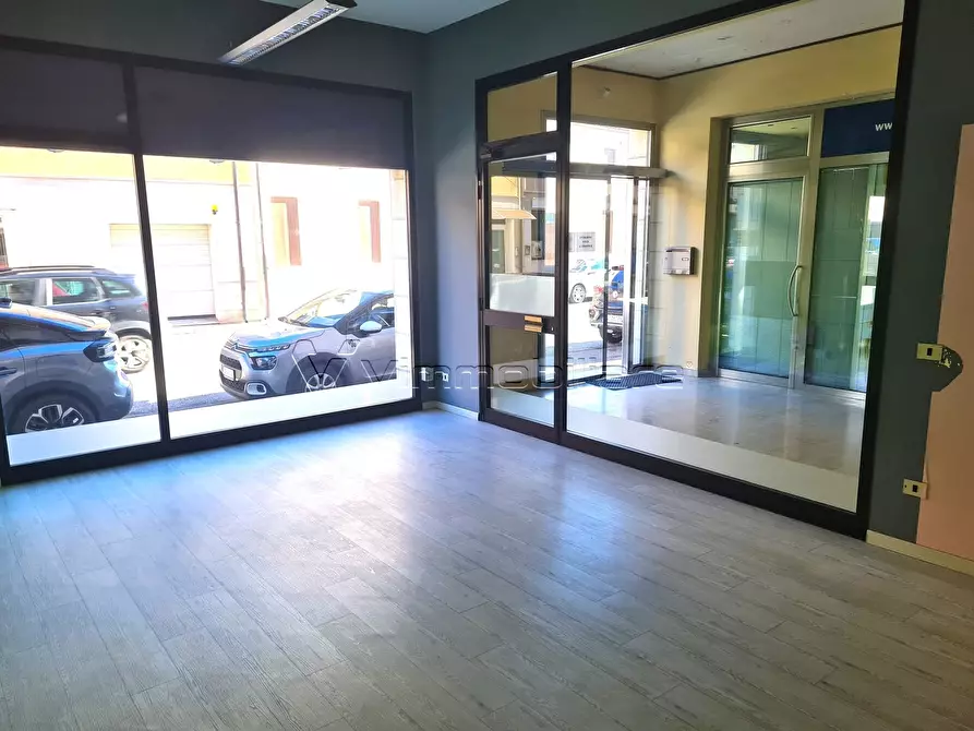 Immagine 5 di Locale commerciale in affitto  in Via Roma a Noventa Vicentina