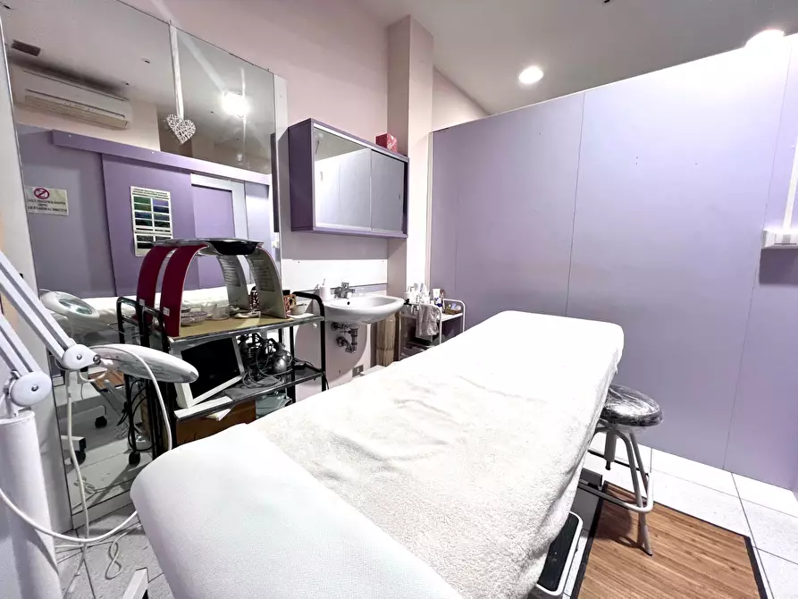 Immagine 6 di Attività artigianale in vendita  a Bologna