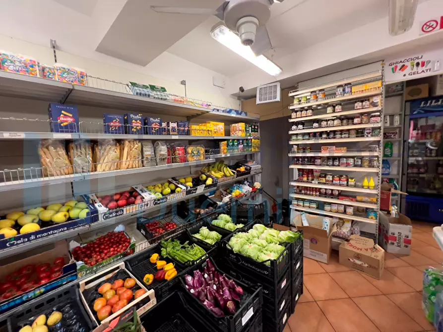 Immagine 3 di Locale commerciale in vendita  a Zola Predosa