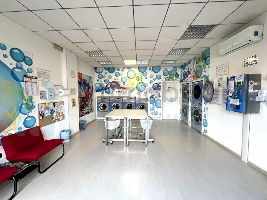 Immagine 17 di Attività artigianale in vendita  a Bologna