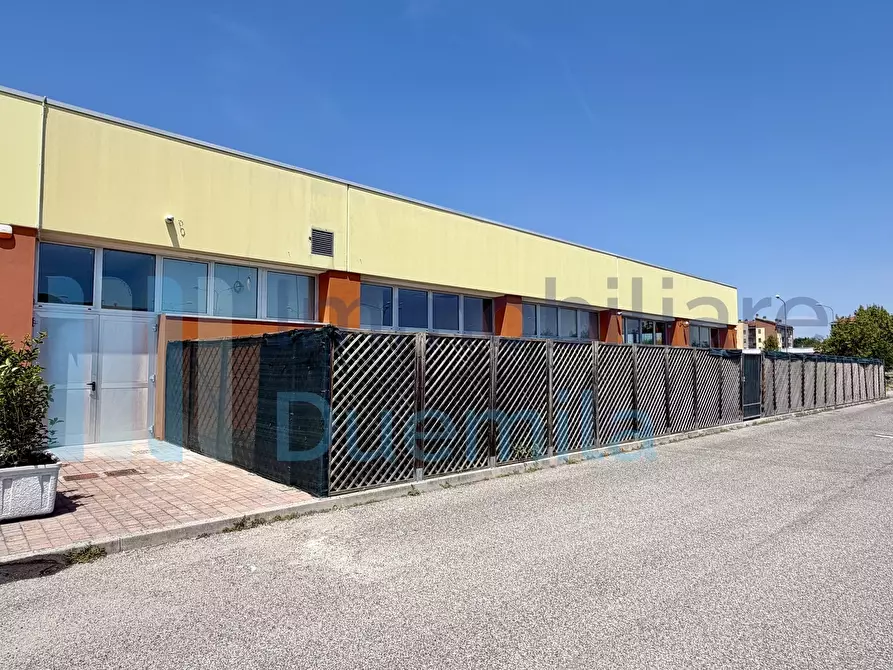 Immagine 32 di Locale commerciale in affitto  a Sant'agata Bolognese